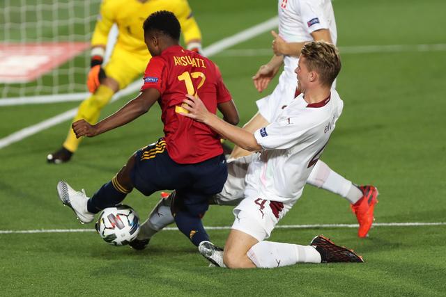 西亚28+11步行者大胜篮网 马克西20分76人灭蜂